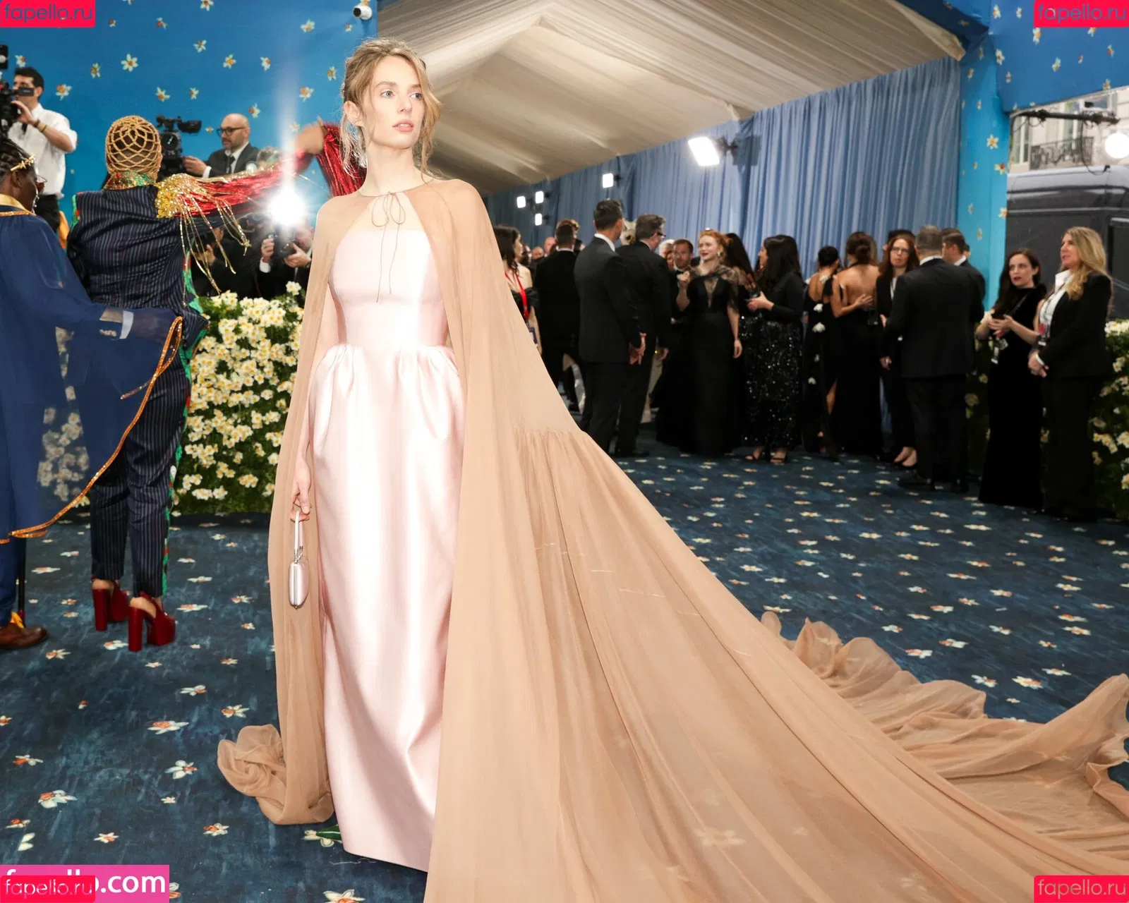 Maya Hawke / maya_hawke / neohawk2 Onlyfans Photo Gallery 