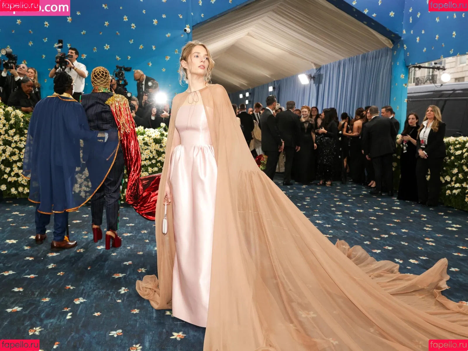 Maya Hawke / maya_hawke / neohawk2 Onlyfans Photo Gallery 