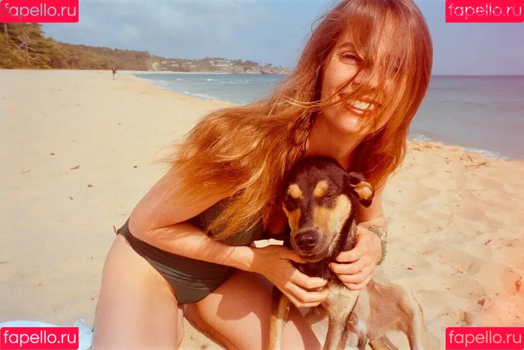 Maya Hawke / maya_hawke / neohawk2 Onlyfans Photo Gallery 