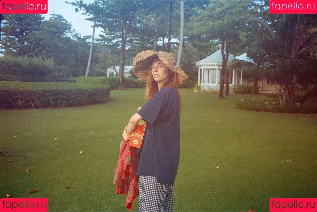 Maya Hawke / maya_hawke / neohawk2 Onlyfans Photo Gallery 