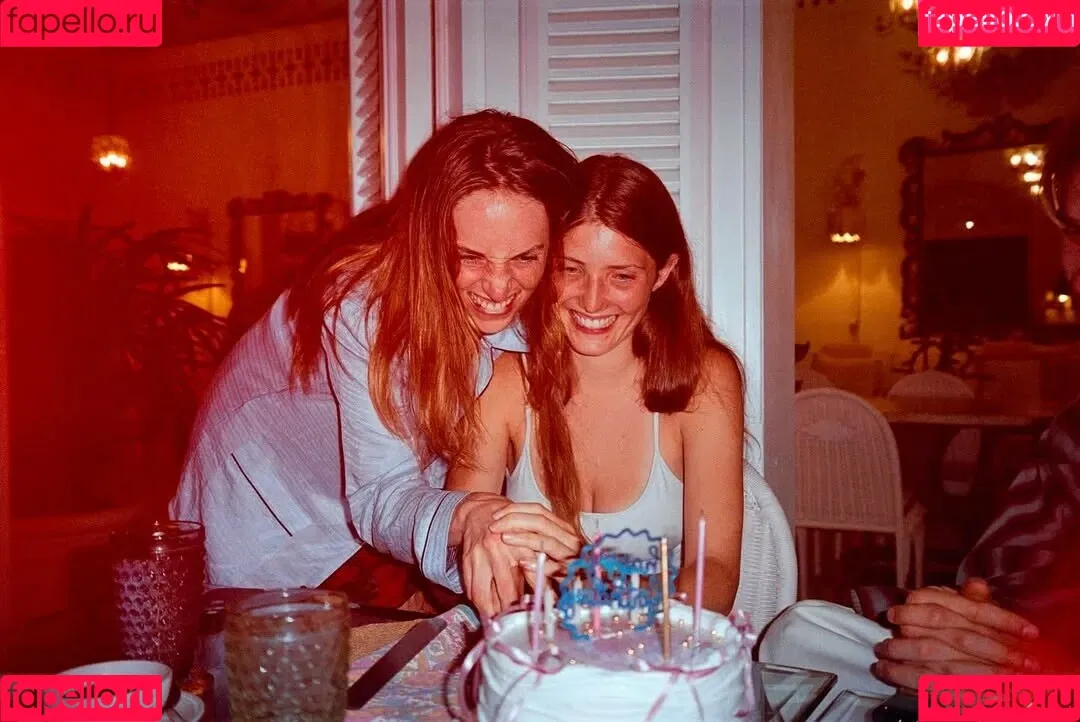 Maya Hawke / maya_hawke / neohawk2 Onlyfans Photo Gallery 