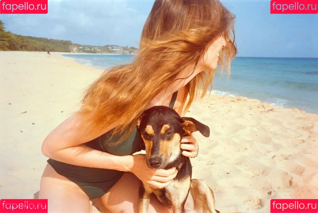 Maya Hawke / maya_hawke / neohawk2 Onlyfans Photo Gallery 