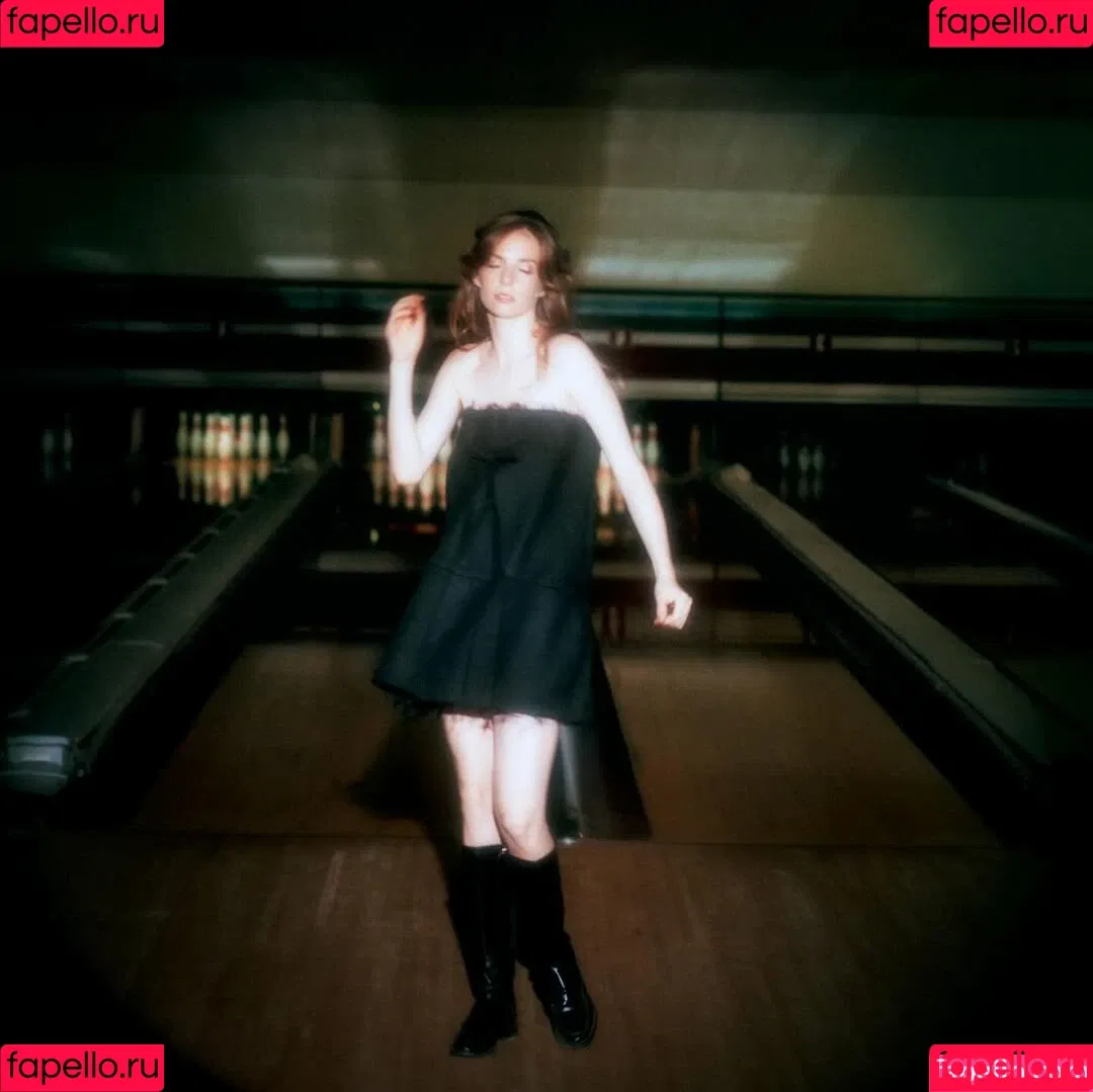 Maya Hawke / maya_hawke / neohawk2 Onlyfans Photo Gallery 