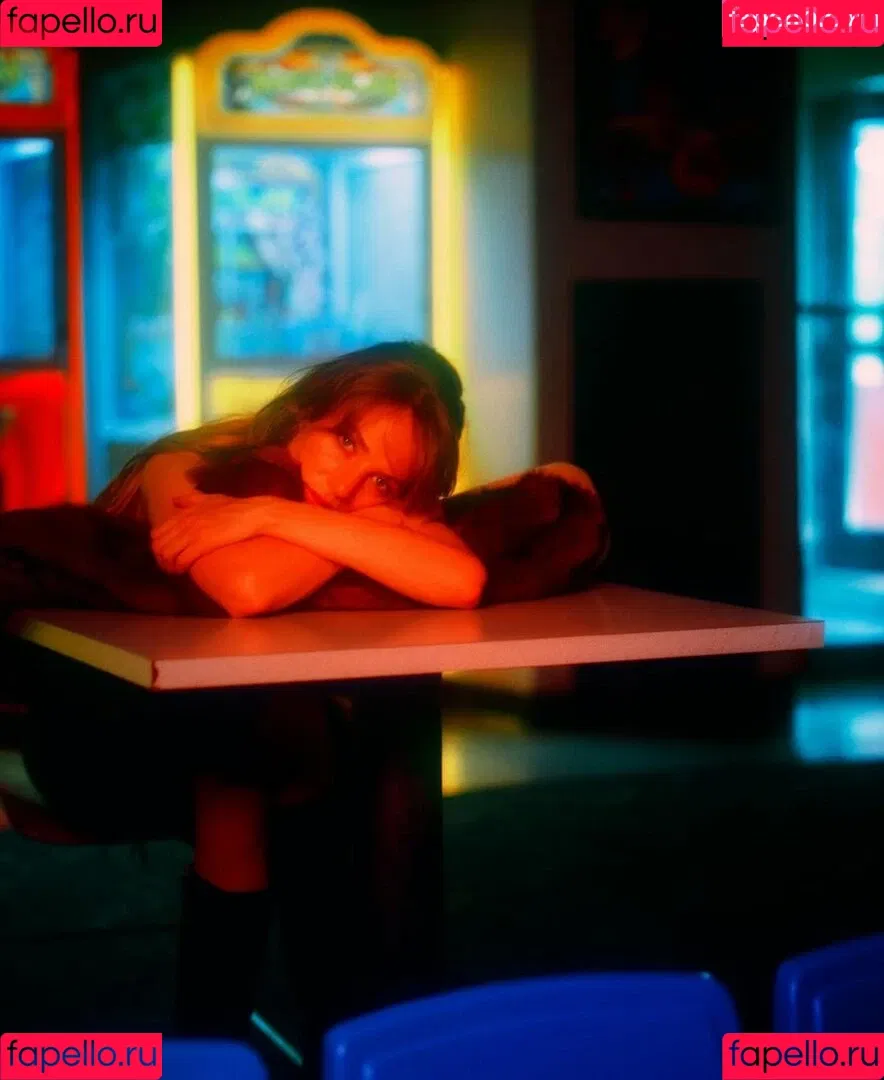 Maya Hawke / maya_hawke / neohawk2 Onlyfans Photo Gallery 