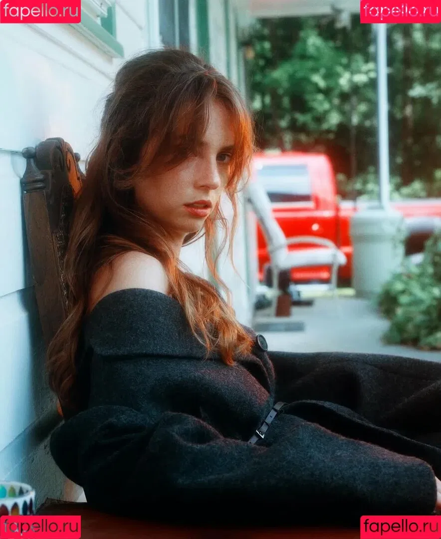 Maya Hawke / maya_hawke / neohawk2 Onlyfans Photo Gallery 