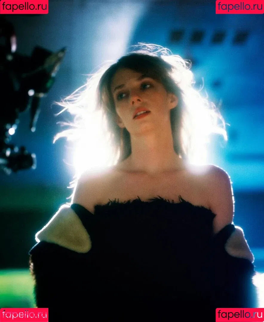 Maya Hawke / maya_hawke / neohawk2 Onlyfans Photo Gallery 