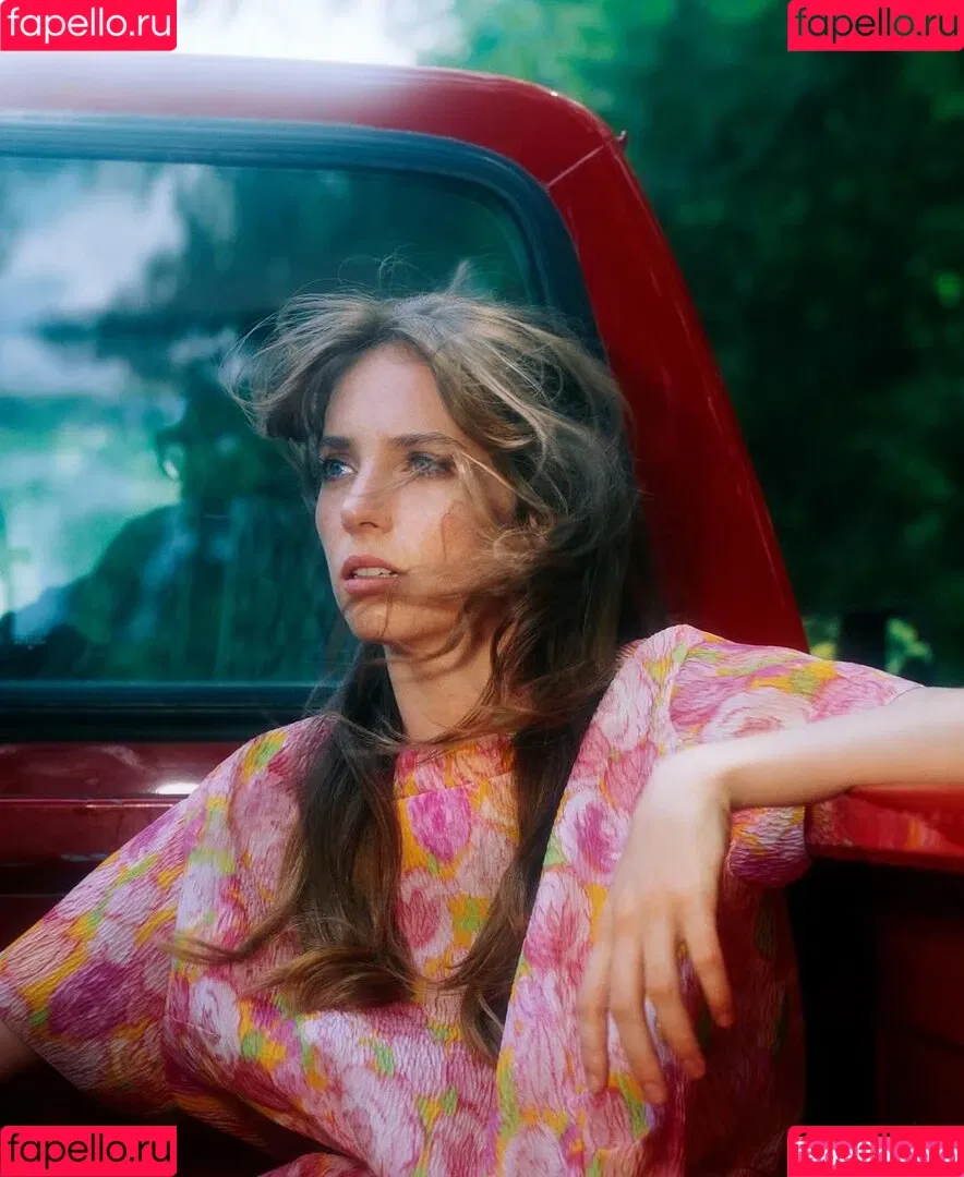 Maya Hawke / maya_hawke / neohawk2 Onlyfans Photo Gallery 