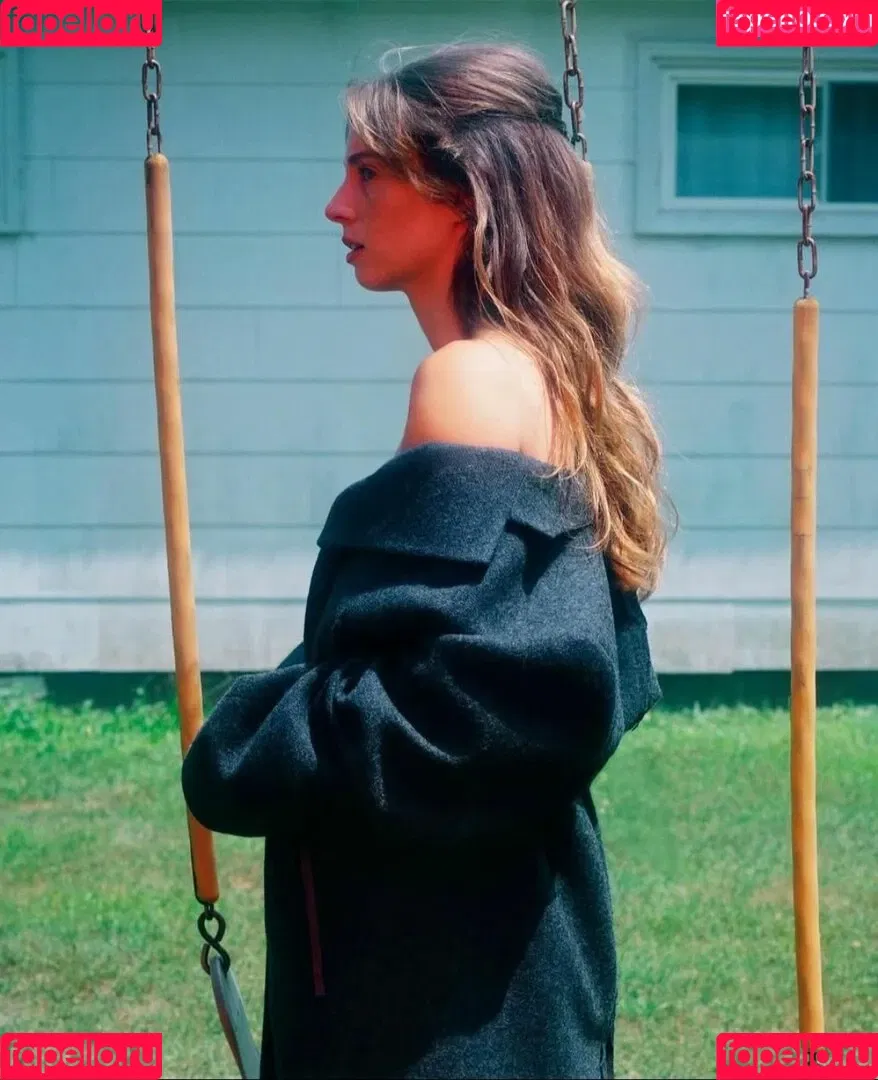 Maya Hawke / maya_hawke / neohawk2 Onlyfans Photo Gallery 