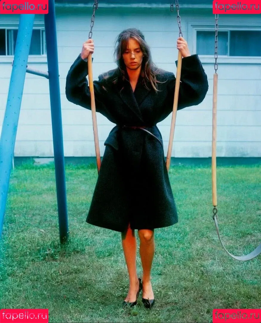 Maya Hawke / maya_hawke / neohawk2 Onlyfans Photo Gallery 