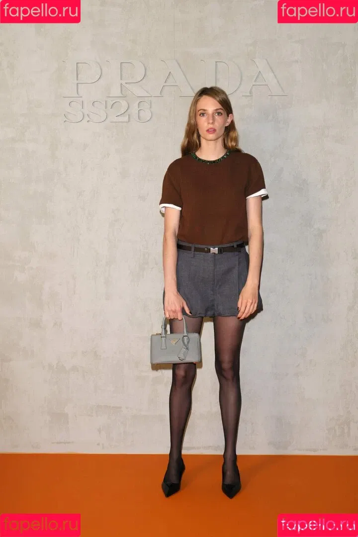 Maya Hawke / maya_hawke / neohawk2 Onlyfans Photo Gallery 