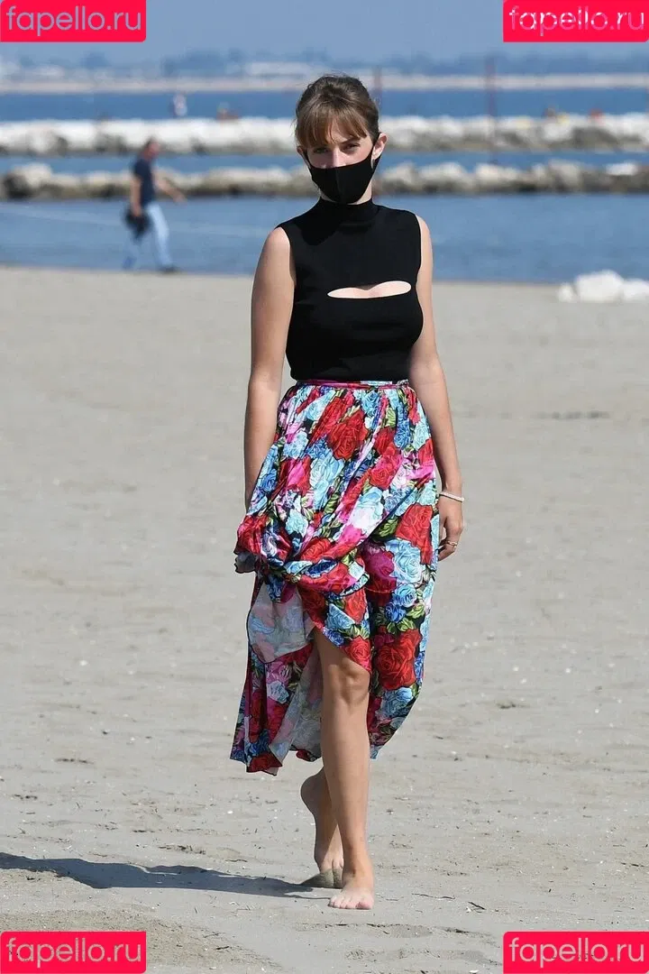 Maya Hawke / maya_hawke / neohawk2 Onlyfans Photo Gallery 