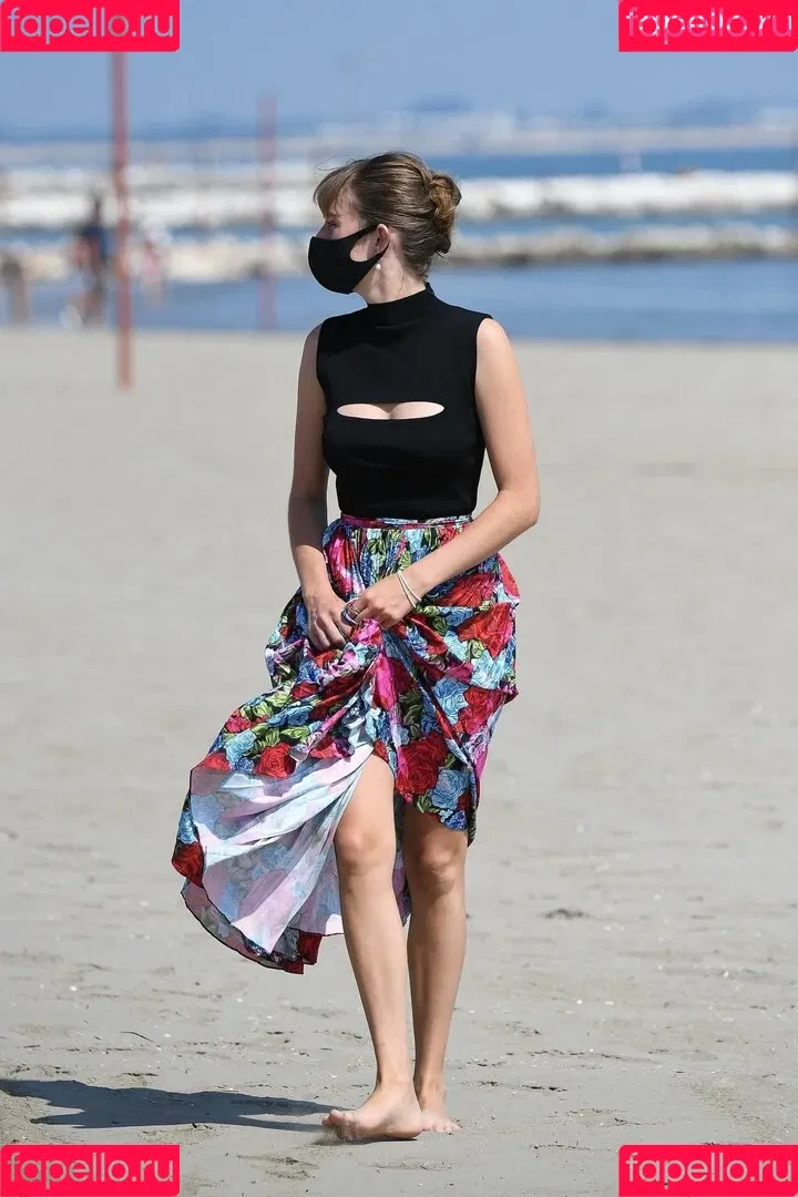 Maya Hawke / maya_hawke / neohawk2 Onlyfans Photo Gallery 