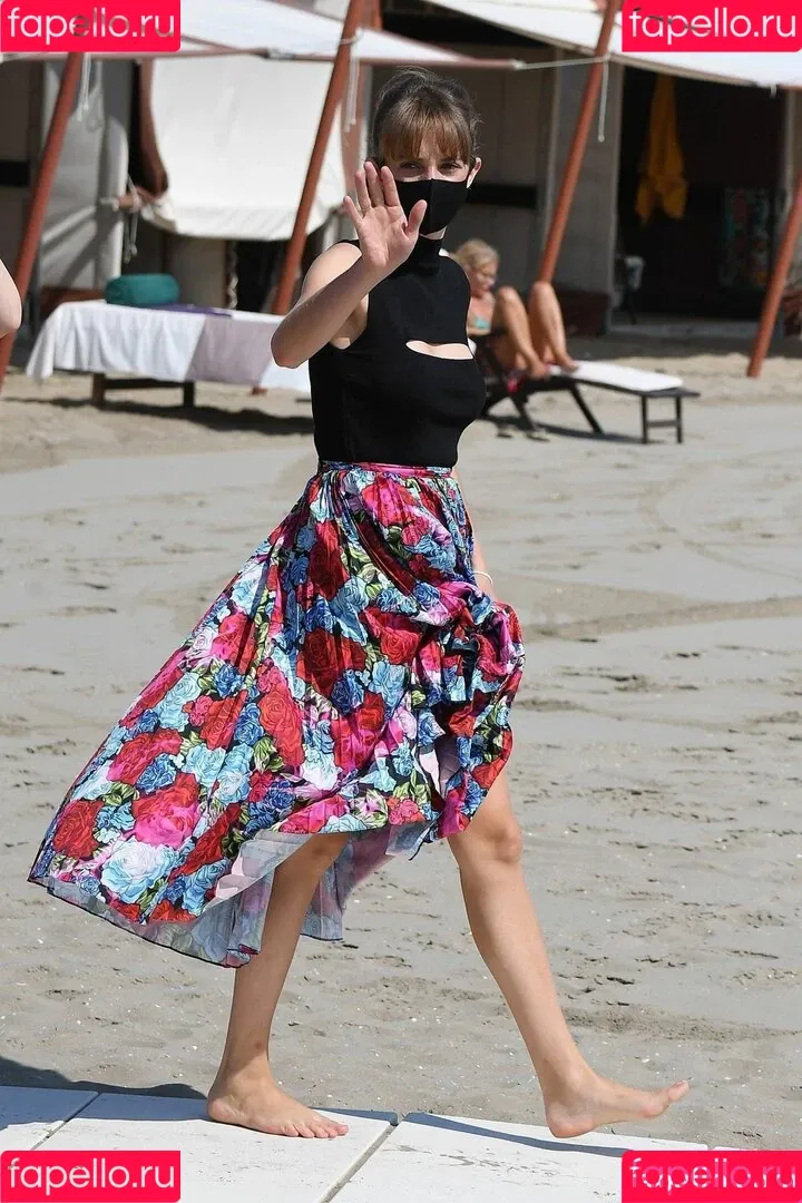 Maya Hawke / maya_hawke / neohawk2 Onlyfans Photo Gallery 