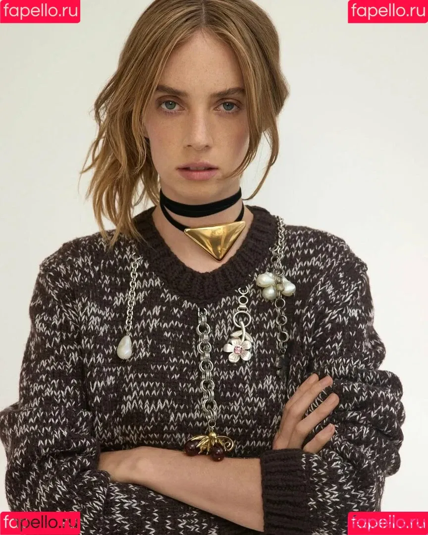 Maya Hawke / maya_hawke / neohawk2 Onlyfans Photo Gallery 