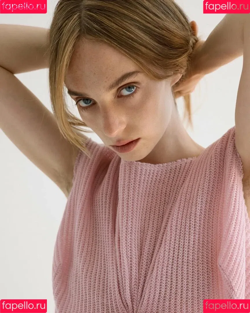 Maya Hawke / maya_hawke / neohawk2 Onlyfans Photo Gallery 