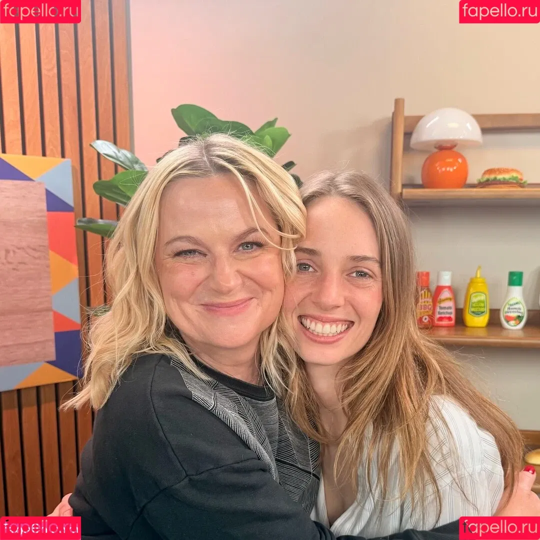 Maya Hawke / maya_hawke / neohawk2 Onlyfans Photo Gallery 