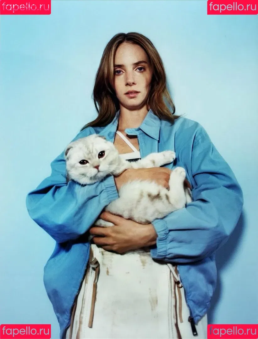 Maya Hawke / maya_hawke / neohawk2 Onlyfans Photo Gallery 
