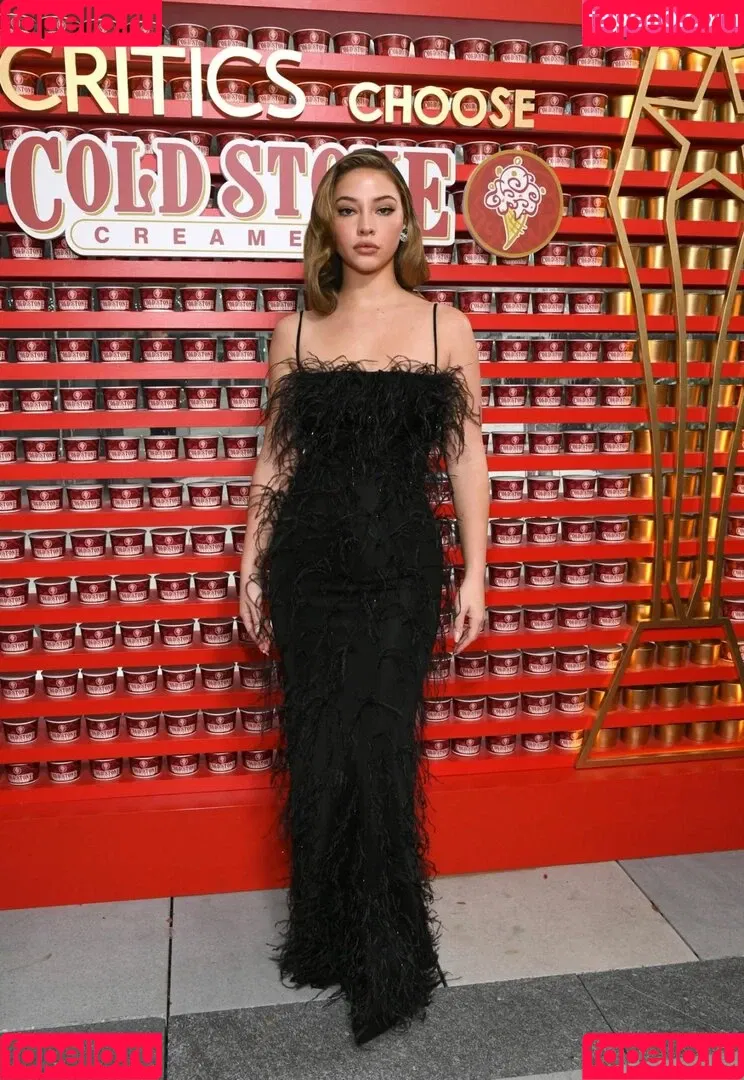 Madelyn Cline / madelyncline Onlyfans Photo Gallery 