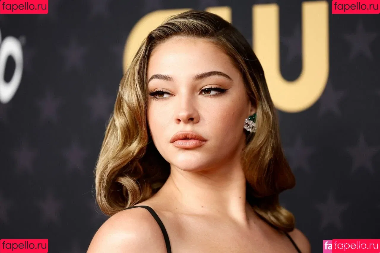 Madelyn Cline / madelyncline Onlyfans Photo Gallery 