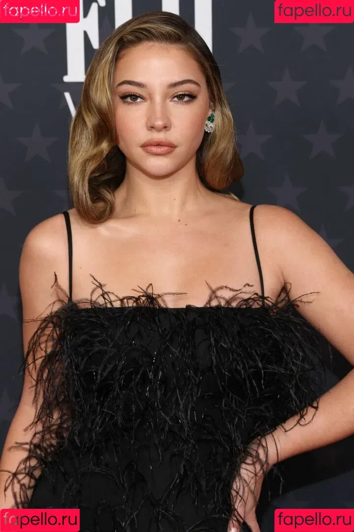 Madelyn Cline / madelyncline Onlyfans Photo Gallery 