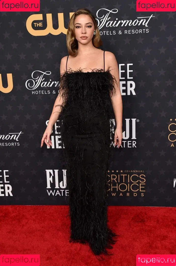 Madelyn Cline / madelyncline Onlyfans Photo Gallery 