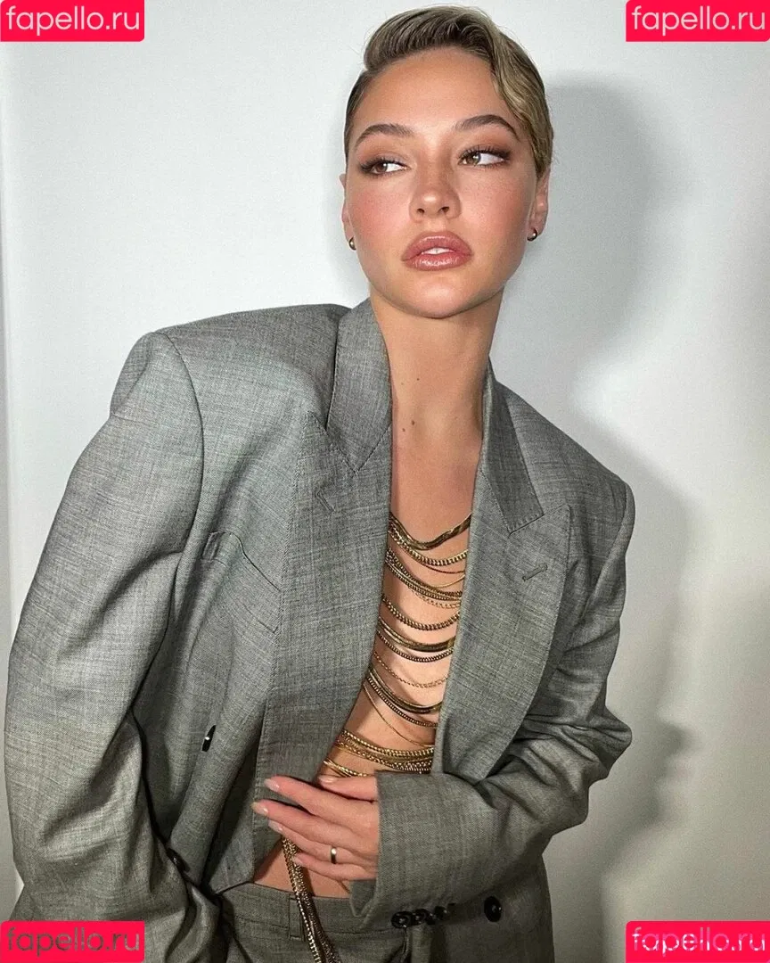 Madelyn Cline / madelyncline Onlyfans Photo Gallery 