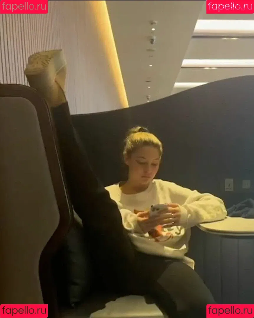 Madelyn Cline / madelyncline Onlyfans Photo Gallery 