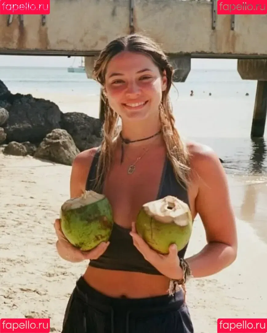 Madelyn Cline / madelyncline Onlyfans Photo Gallery 