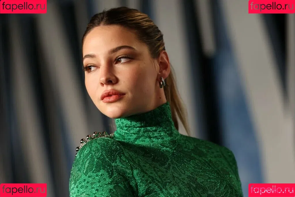 Madelyn Cline / madelyncline Onlyfans Photo Gallery 