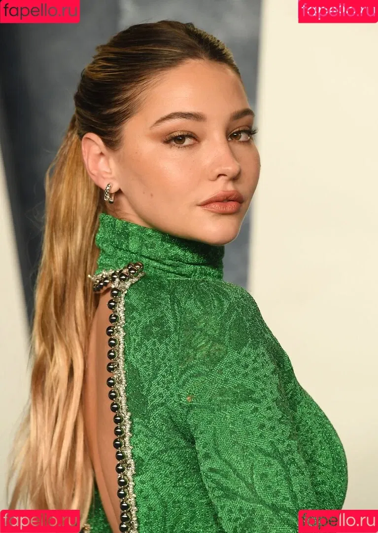 Madelyn Cline / madelyncline Onlyfans Photo Gallery 