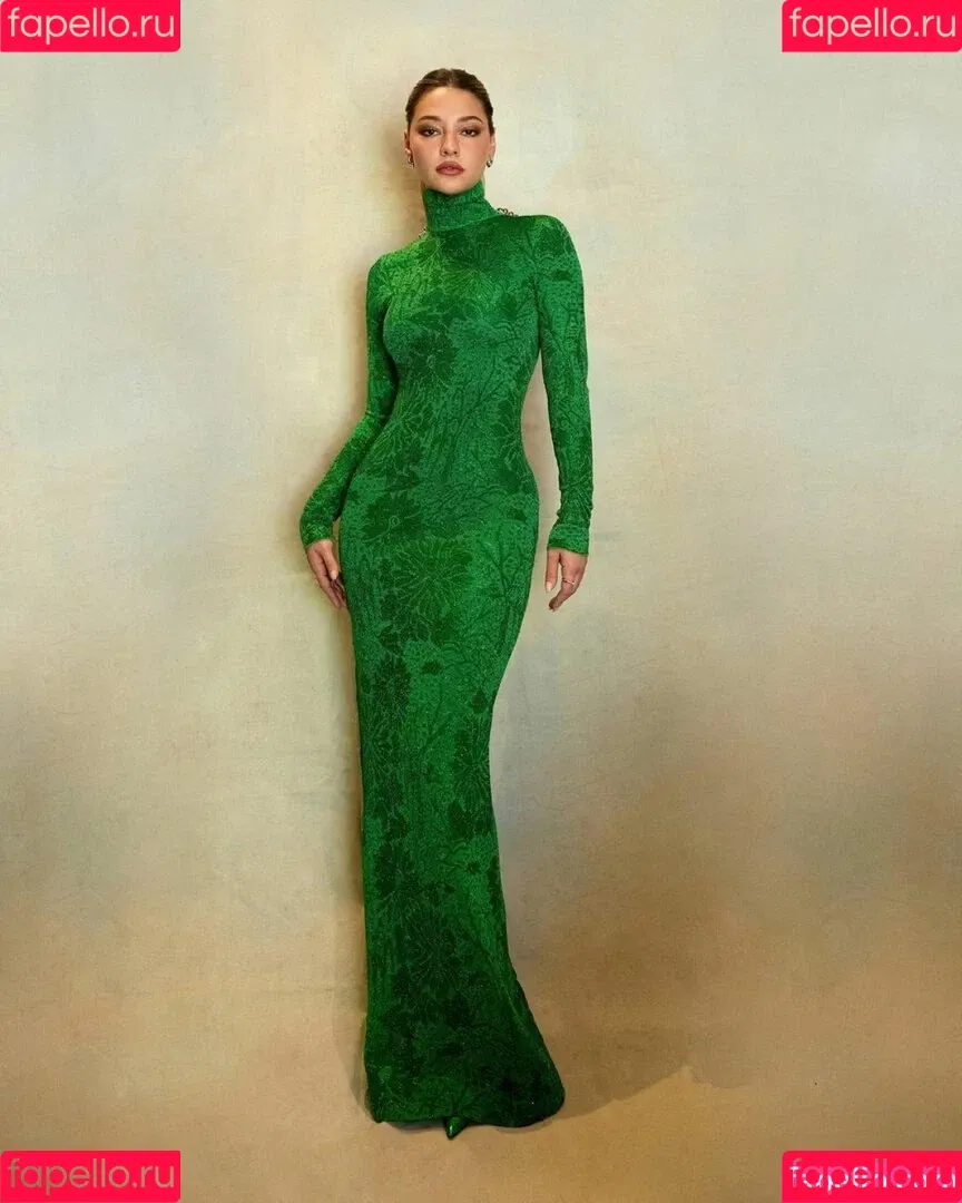 Madelyn Cline / madelyncline Onlyfans Photo Gallery 