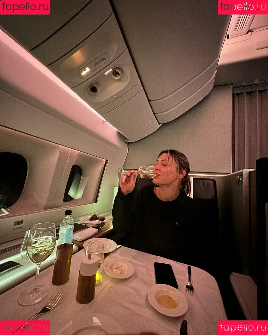 Madelyn Cline / madelyncline Onlyfans Photo Gallery 