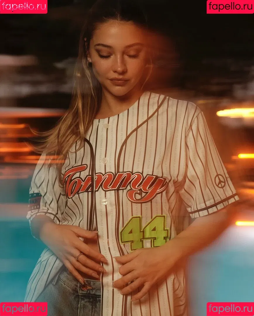 Madelyn Cline / madelyncline Onlyfans Photo Gallery 