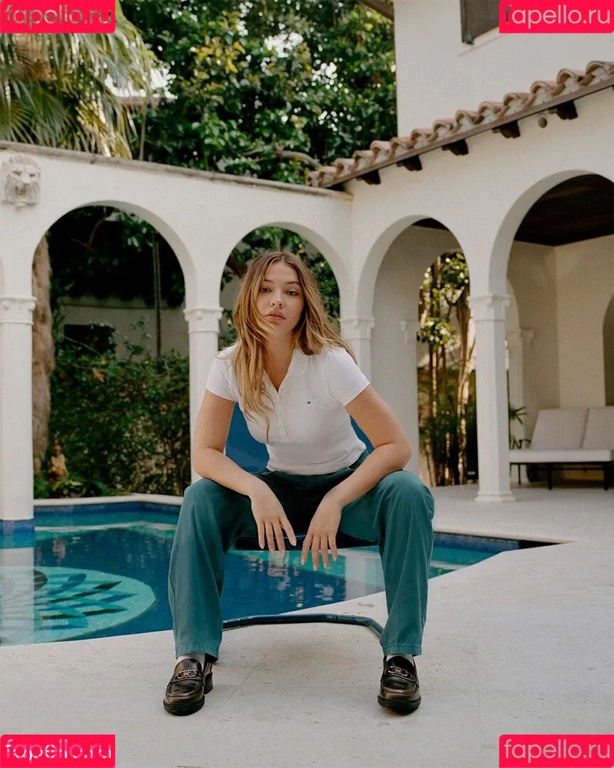 Madelyn Cline / madelyncline Onlyfans Photo Gallery 