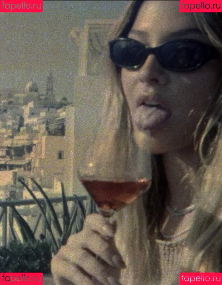 Madelyn Cline / madelyncline Onlyfans Photo Gallery 