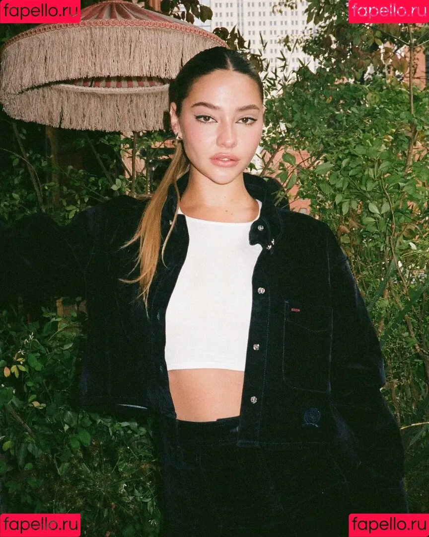 Madelyn Cline / madelyncline Onlyfans Photo Gallery 