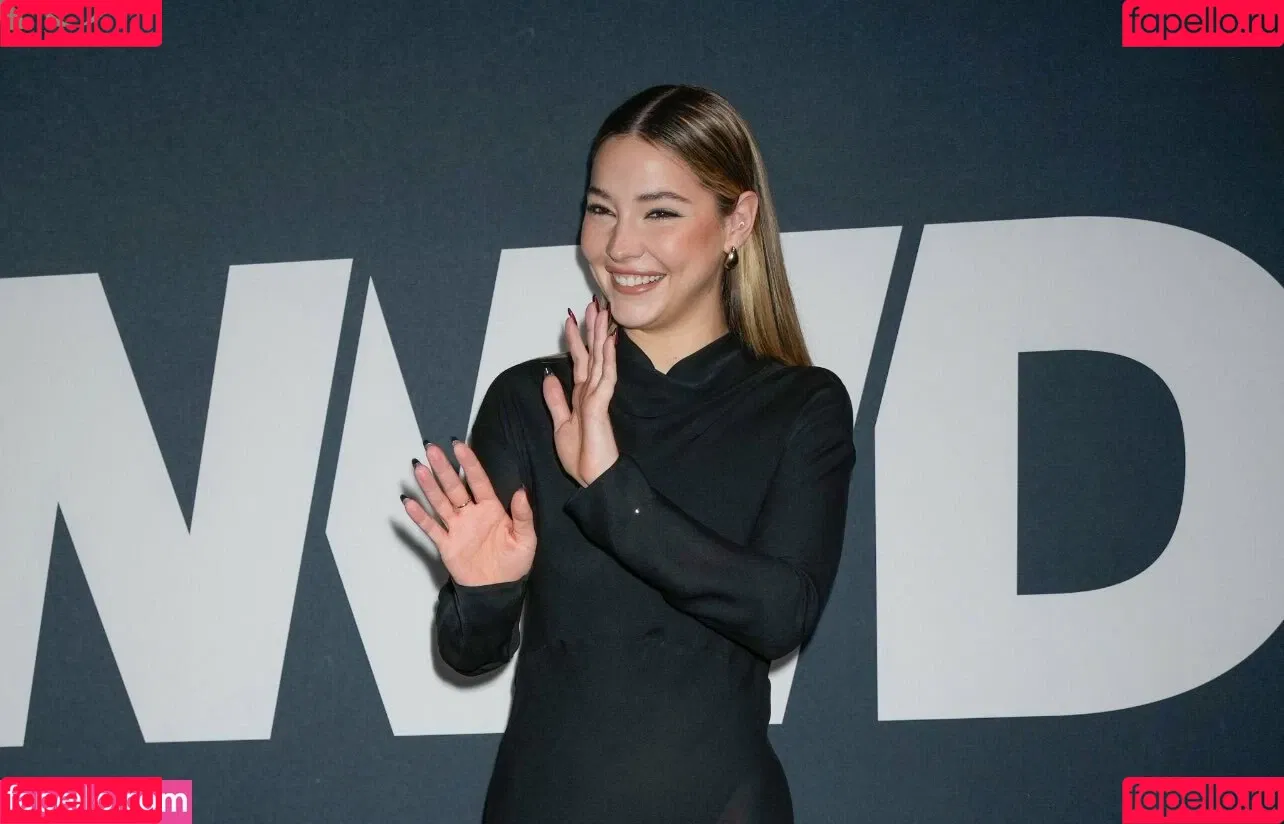 Madelyn Cline / madelyncline Onlyfans Photo Gallery 