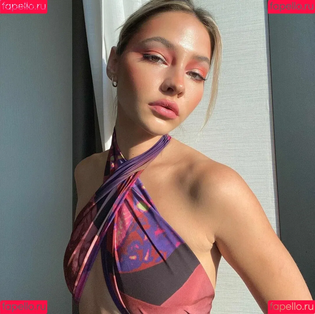 Madelyn Cline / madelyncline Onlyfans Photo Gallery 