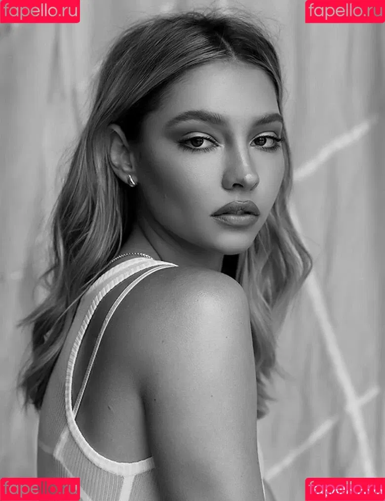 Madelyn Cline / madelyncline Onlyfans Photo Gallery 