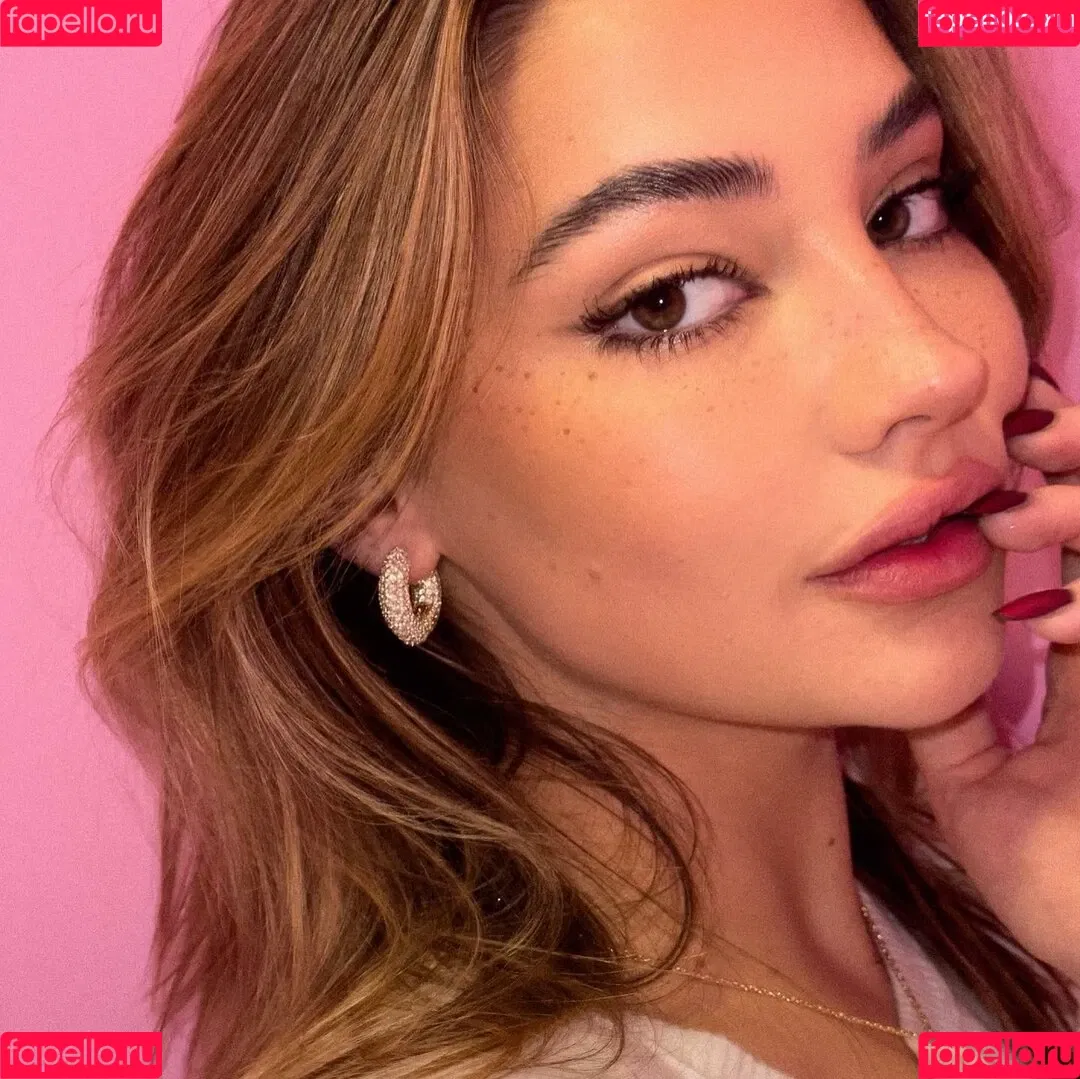 Madelyn Cline / madelyncline Onlyfans Photo Gallery 