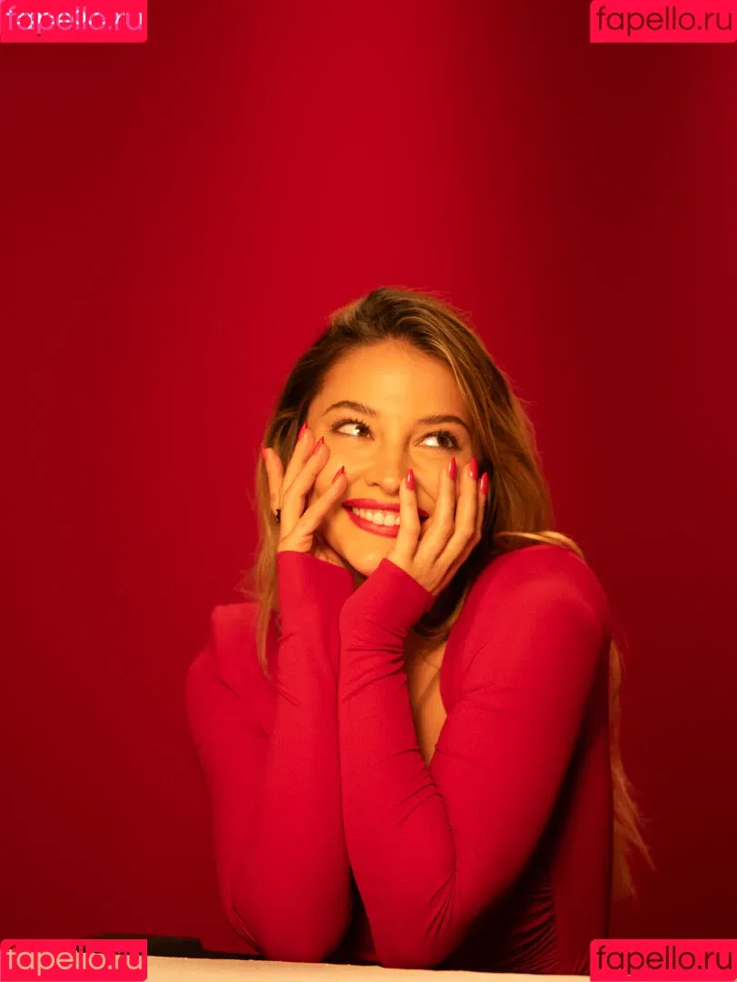 Madelyn Cline / madelyncline Onlyfans Photo Gallery 