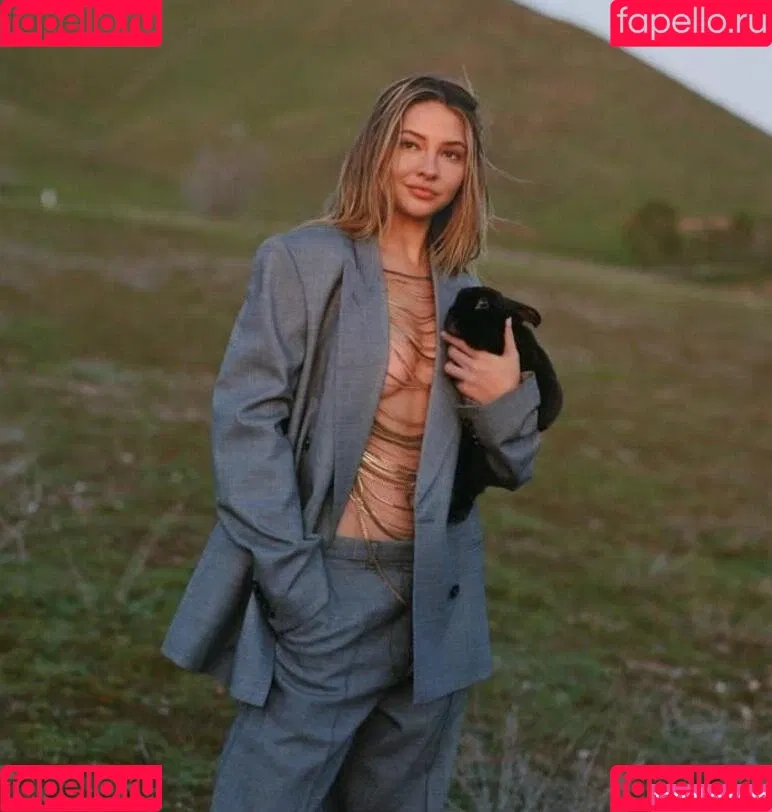 Madelyn Cline / madelyncline Onlyfans Photo Gallery 