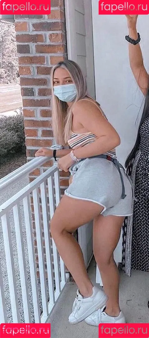 Madelyn Cline / madelyncline Onlyfans Photo Gallery 