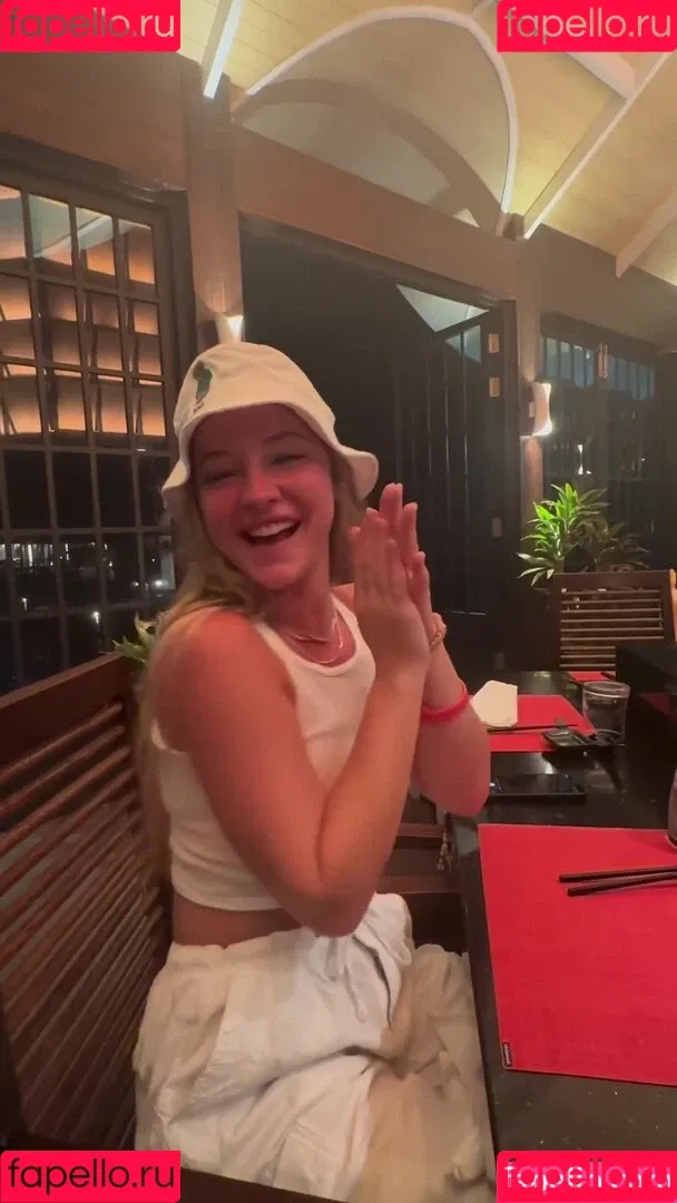 Madelyn Cline / madelyncline Onlyfans Photo Gallery 