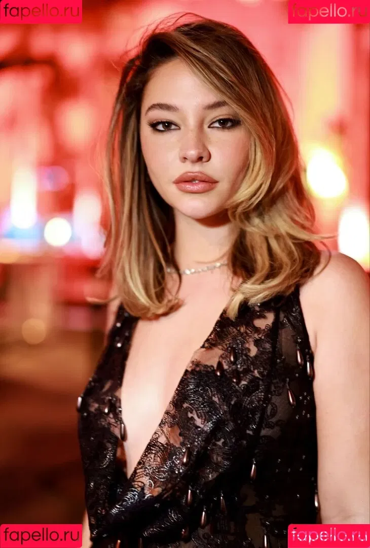 Madelyn Cline / madelyncline Onlyfans Photo Gallery 