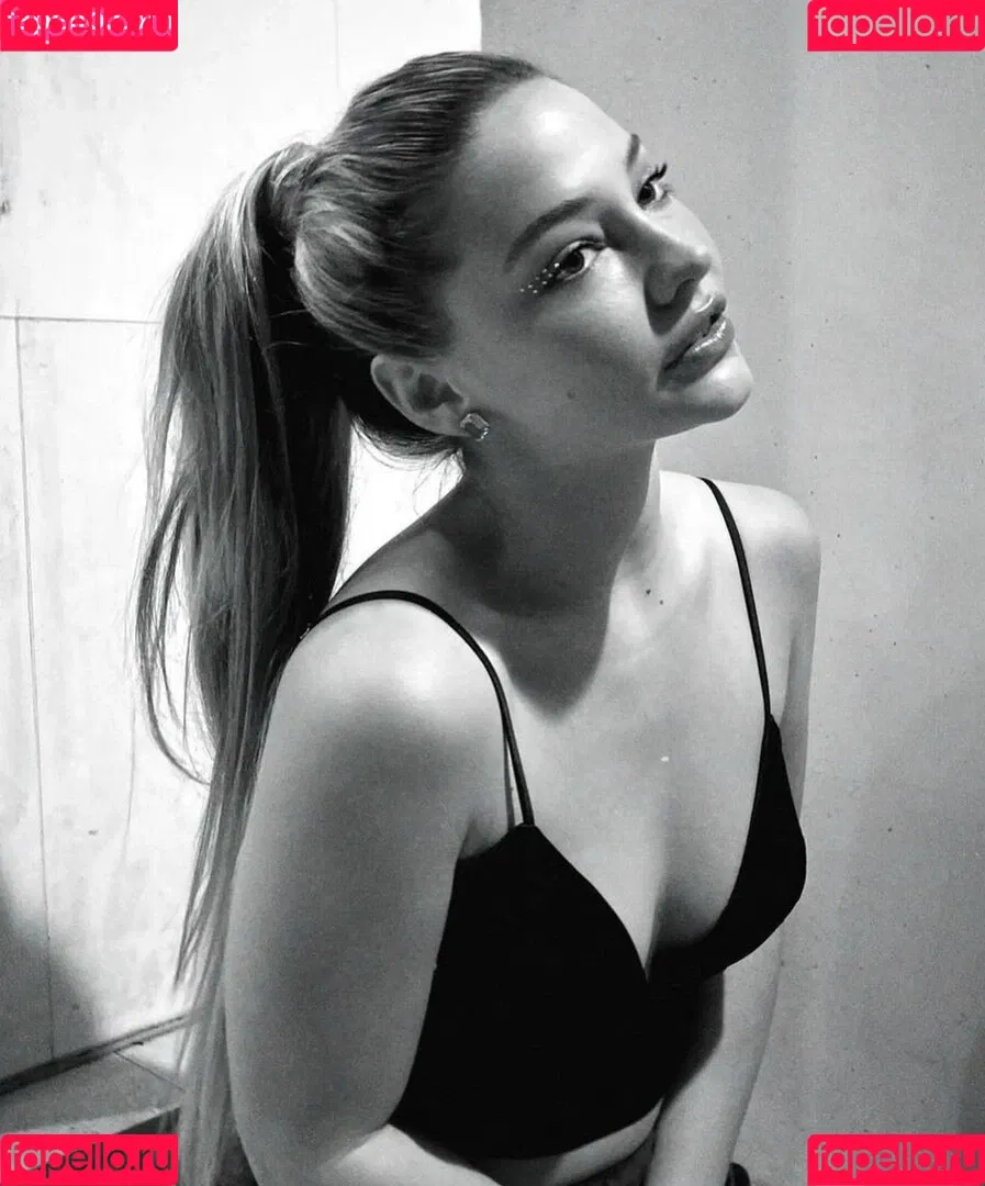 Madelyn Cline / madelyncline Onlyfans Photo Gallery 