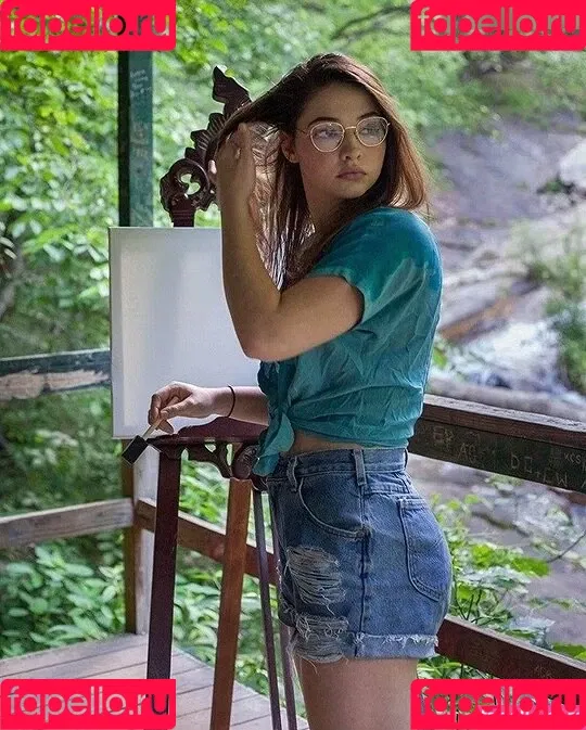 Madelyn Cline / madelyncline Onlyfans Photo Gallery 