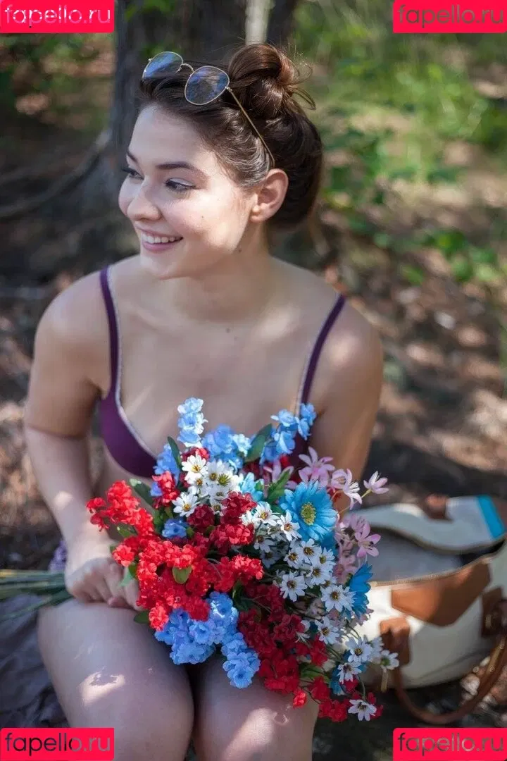 Madelyn Cline / madelyncline Onlyfans Photo Gallery 