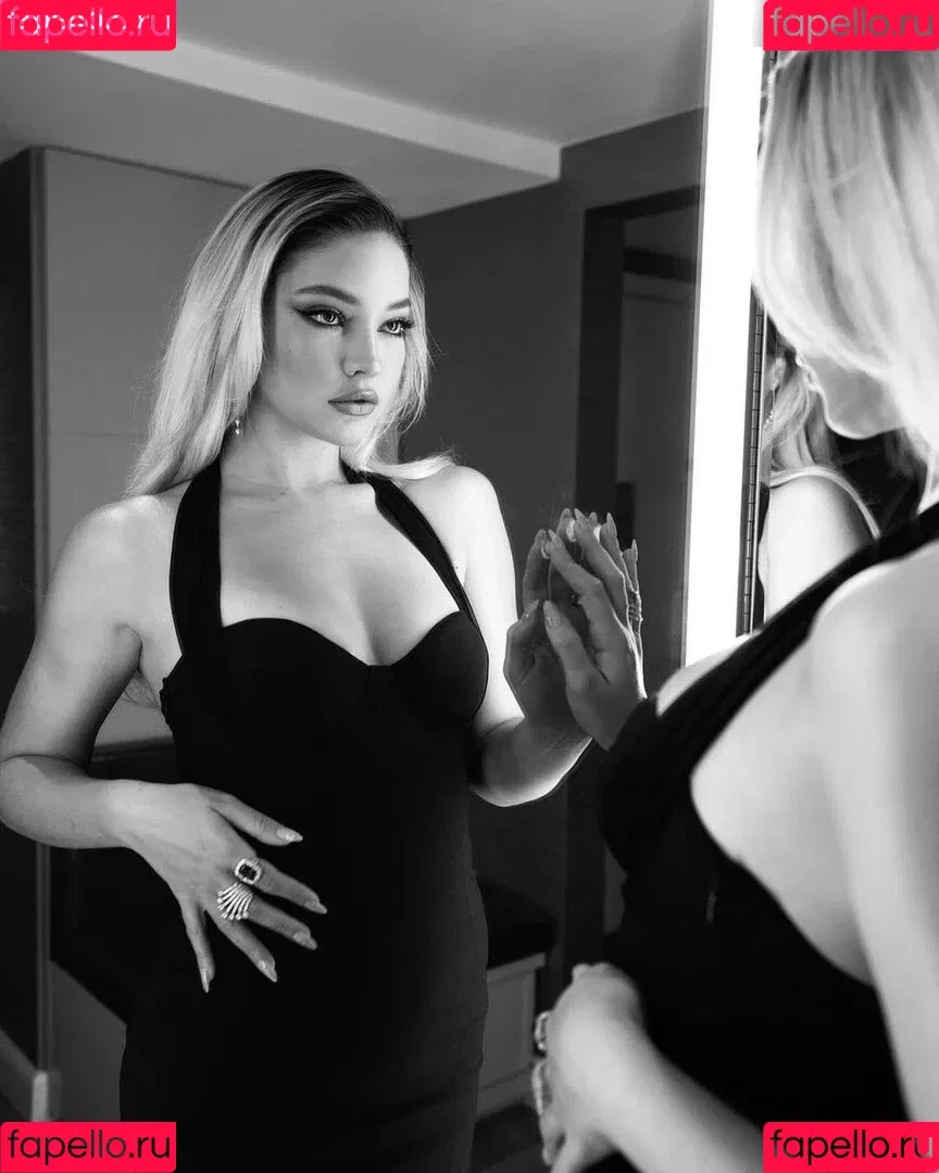 Madelyn Cline / madelyncline Onlyfans Photo Gallery 