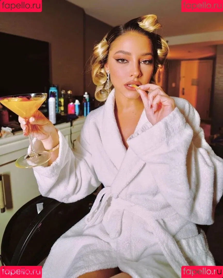 Madelyn Cline / madelyncline Onlyfans Photo Gallery 